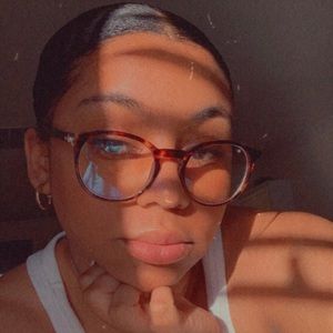 Meet your Posher, Simone